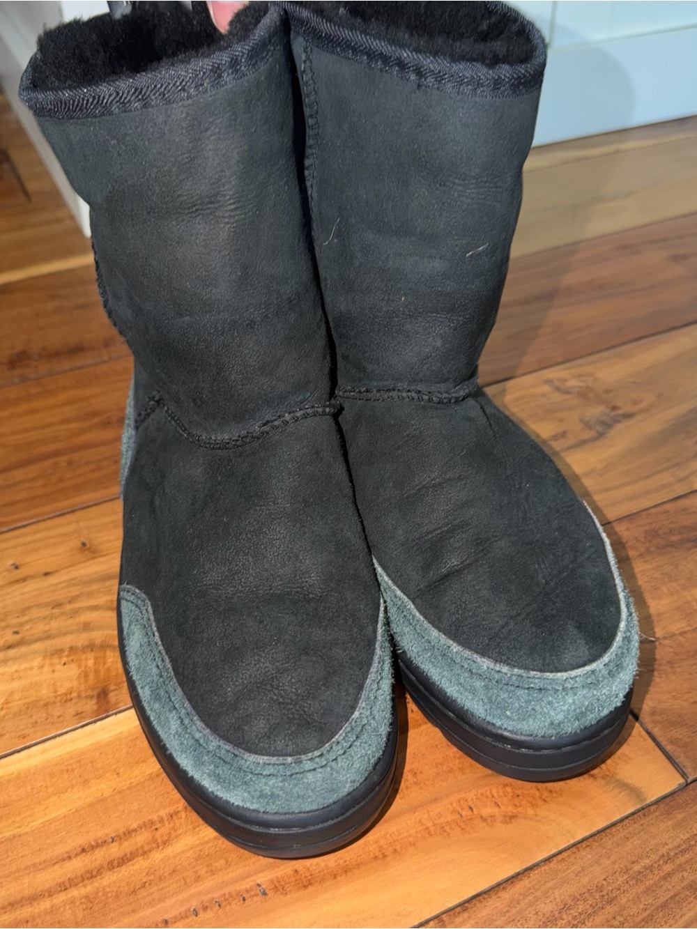 UGG women’s ultra short boots sz 7
